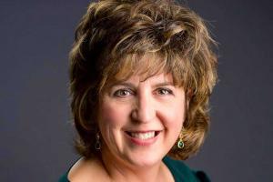 Dr. Julie Turner Wins Women’s Leadership Award